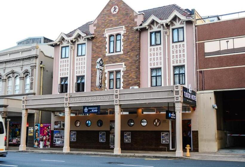 Отель Tudor House