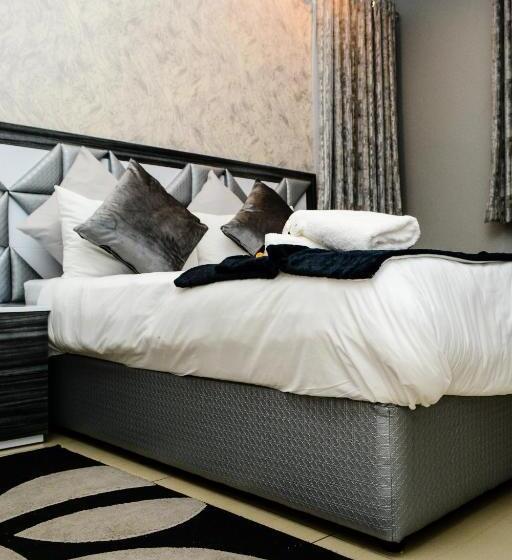 Отель Tudor House