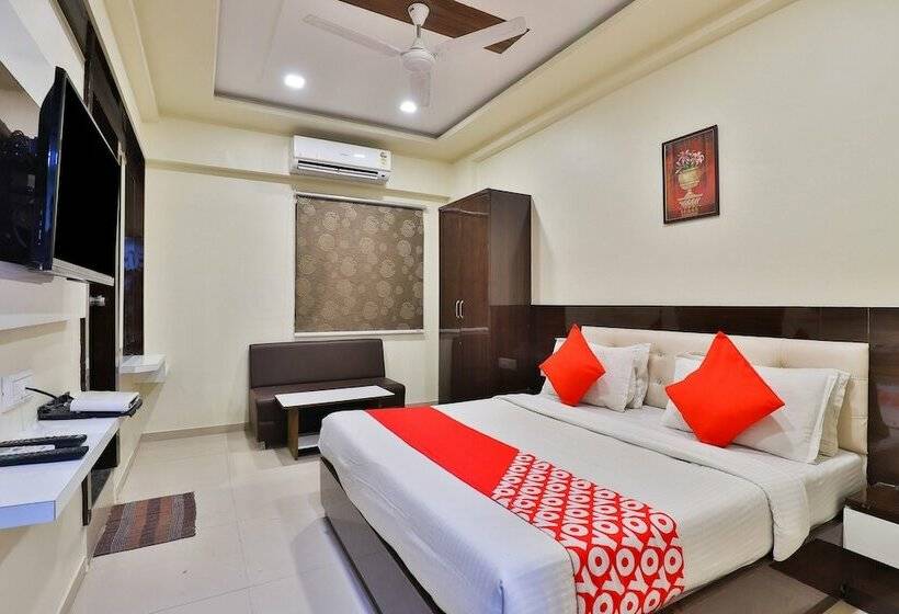 Oyo 11985 Hotel Kushboo