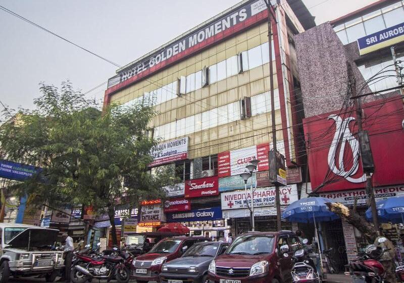 Oyo 16041 Hotel Golden Moments