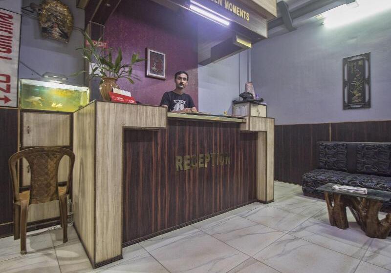 Oyo 16041 Hotel Golden Moments