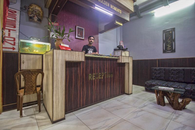 Oyo 16041 Hotel Golden Moments