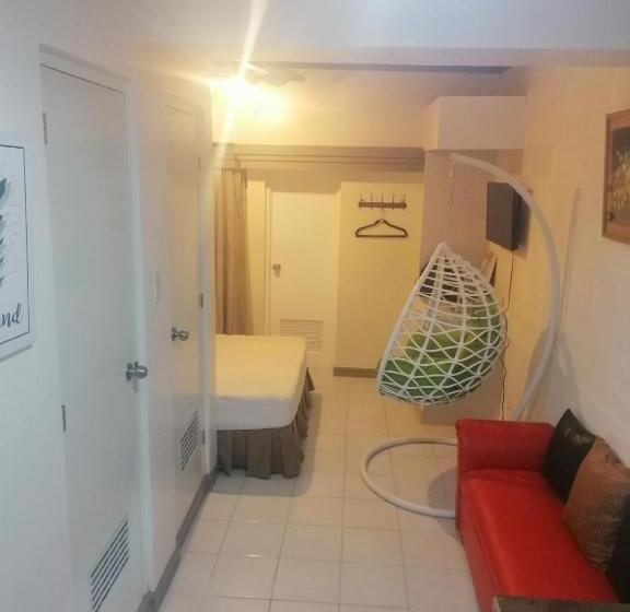 پانسیون Evelyn S Place At Tagaytay 2