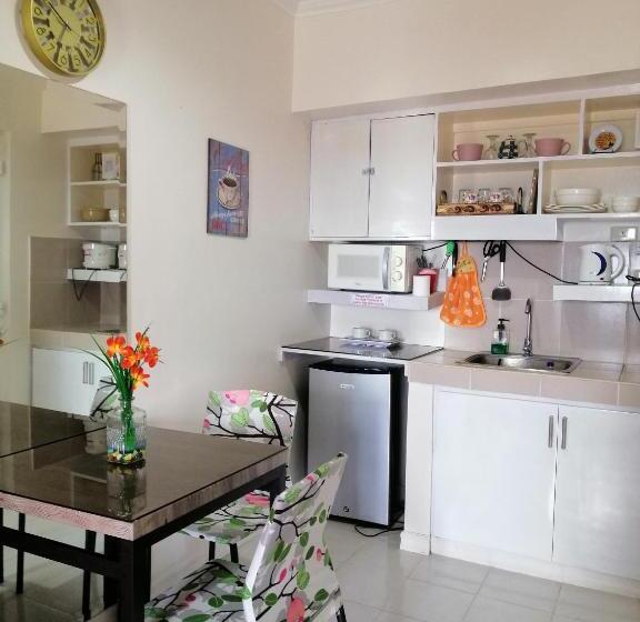 پانسیون Evelyn S Place At Tagaytay 2