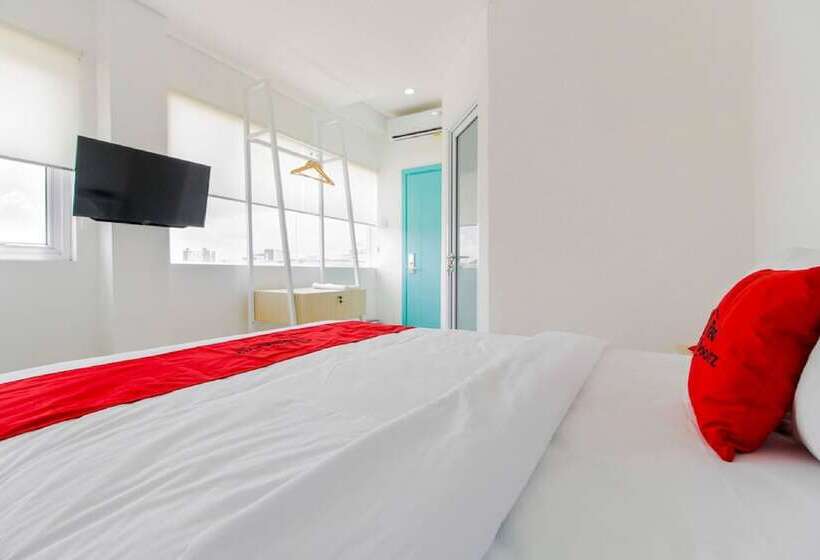 Пансион Reddoorz Plus @ Catania Soma Rajawali