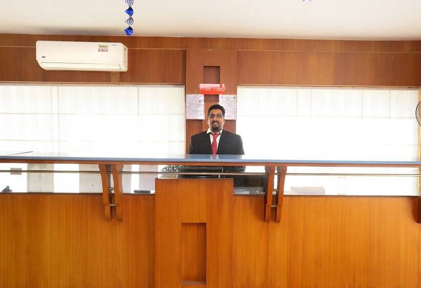 호텔 Collection O Dona Castle