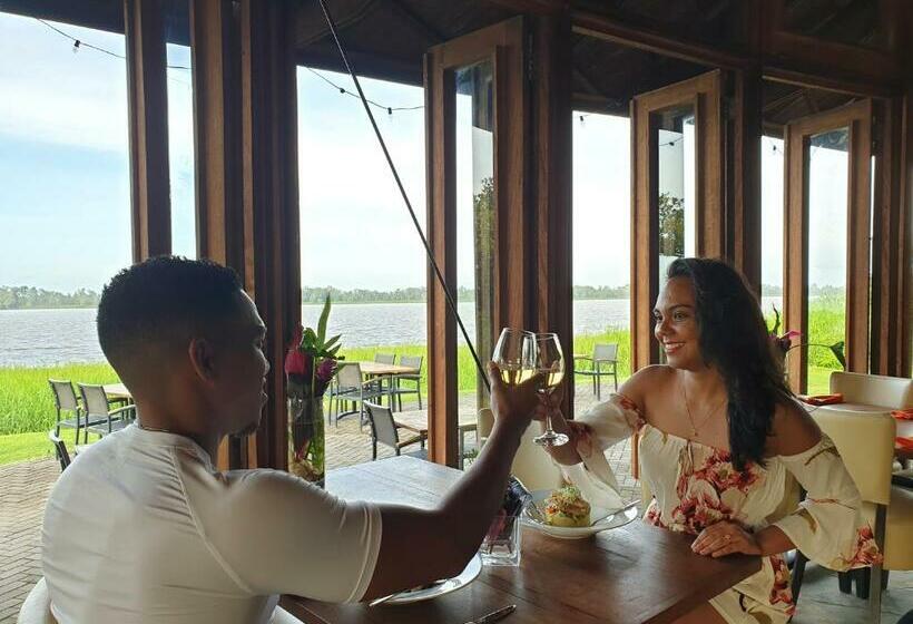 هتل Houttuyn Wellness River Resort