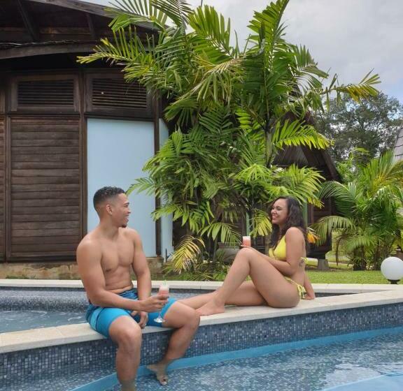 هتل Houttuyn Wellness River Resort