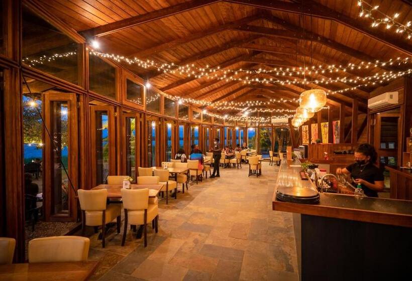 هتل Houttuyn Wellness River Resort