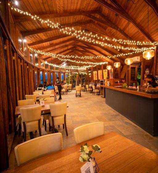 هتل Houttuyn Wellness River Resort