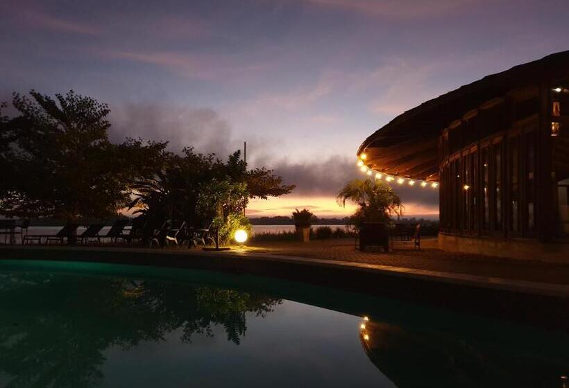 هتل Houttuyn Wellness River Resort