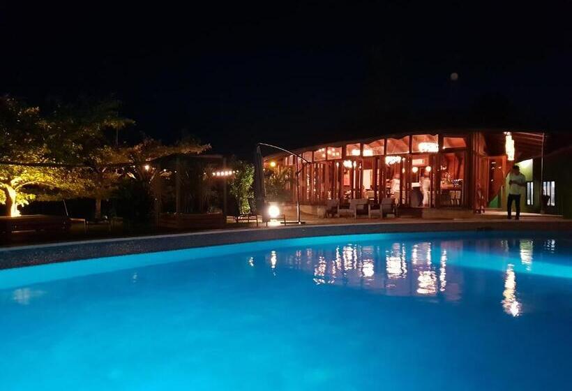 هتل Houttuyn Wellness River Resort