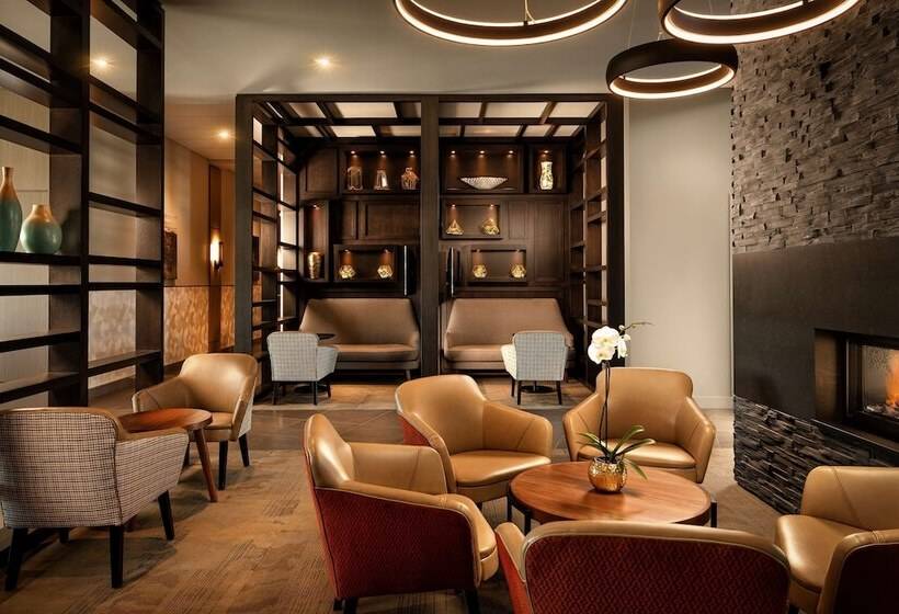 Отель Hyatt Place Calgary Airport