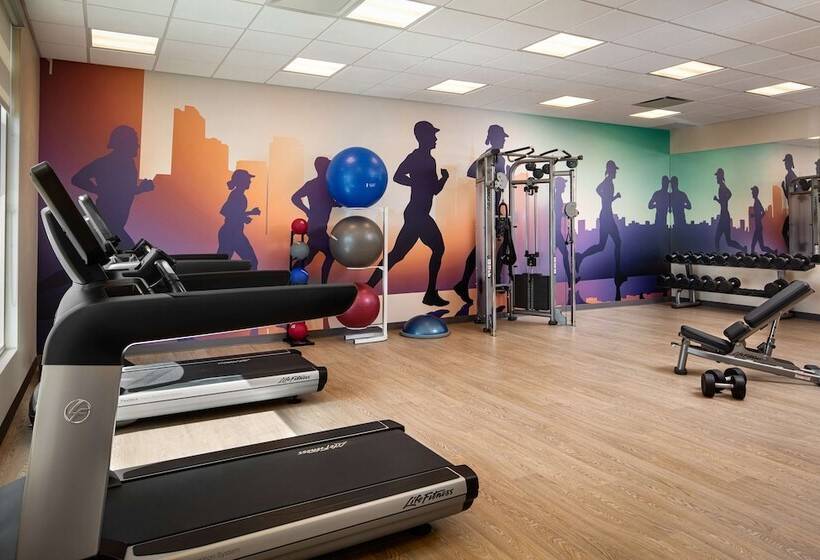 Отель Hyatt Place Calgary Airport