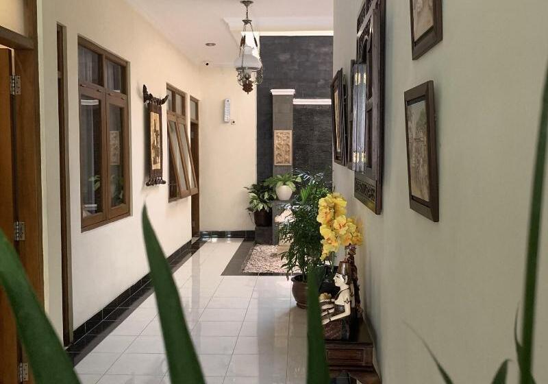 فندق Selaras Inn Syariah