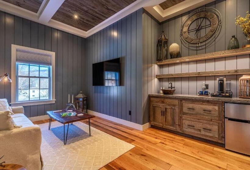 فندق The Barnstead Inn