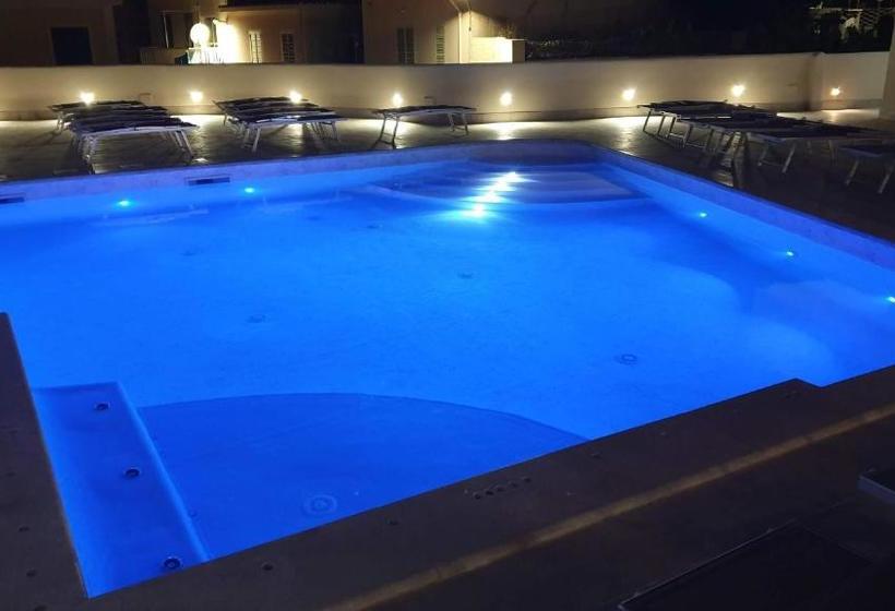 La Contessa Pool & Sea View