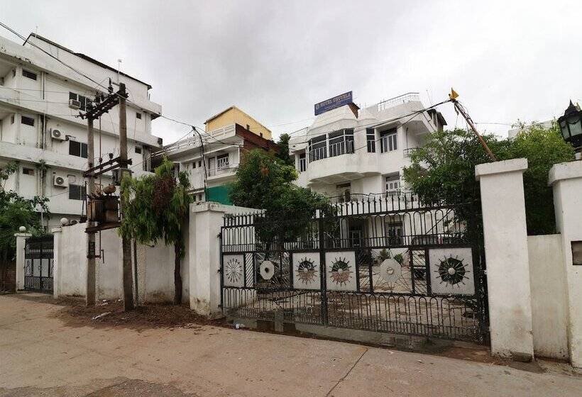 Oyo 16112 Hotel Uruvela International