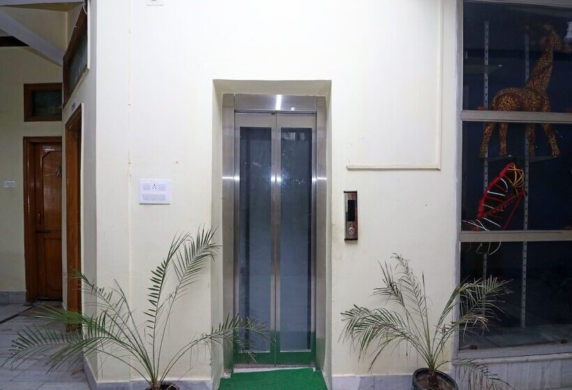 Oyo 16112 Hotel Uruvela International