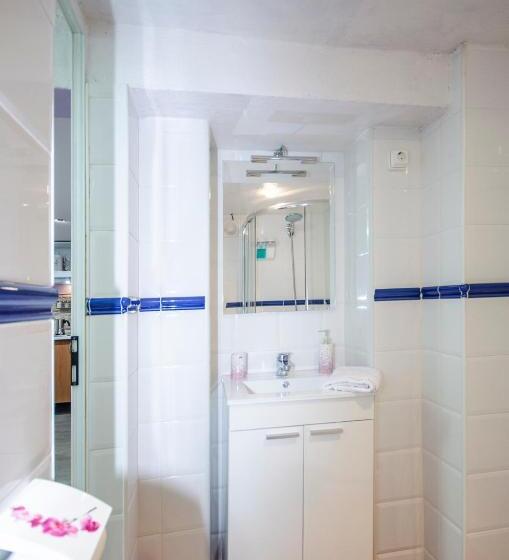 펜션 Apartment Vacarisses Torreblanca Estación, Piscina Privada