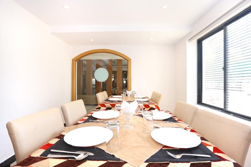 호텔 Collection O Dona Castle