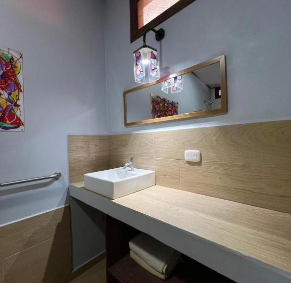 ユースホステル Amimodobeachrooms