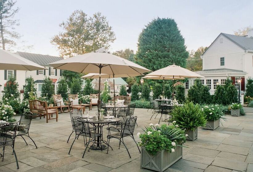 Общежитие The Red Fox Inn & Tavern