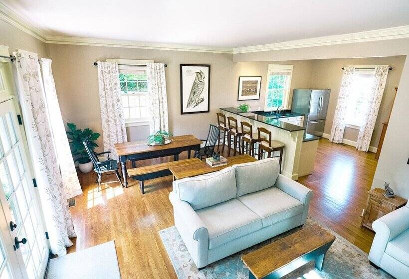 Общежитие The Red Fox Inn & Tavern