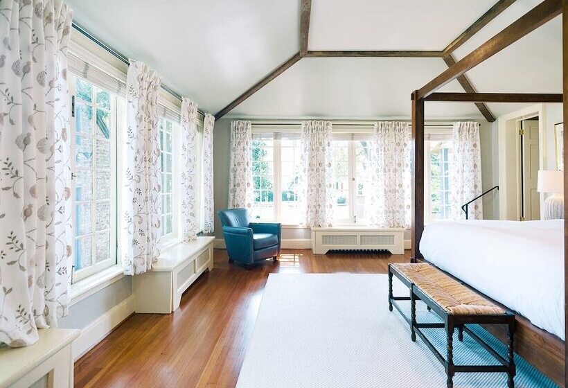 Общежитие The Red Fox Inn & Tavern