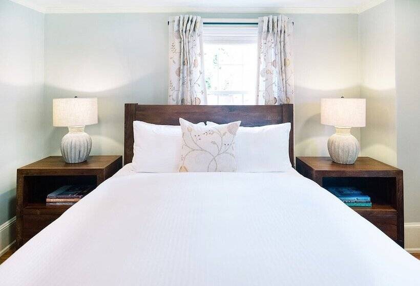 Общежитие The Red Fox Inn & Tavern