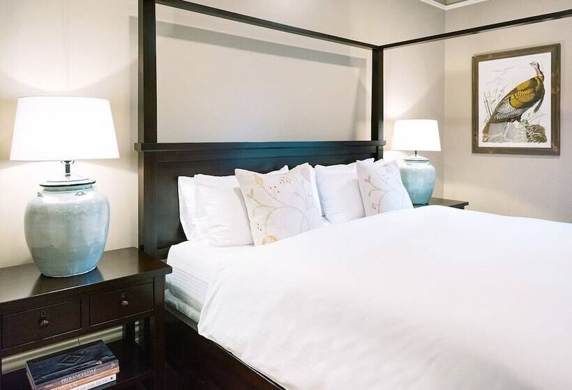 Общежитие The Red Fox Inn & Tavern