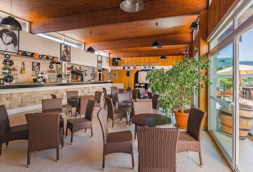 هتل Azureva Lacanau