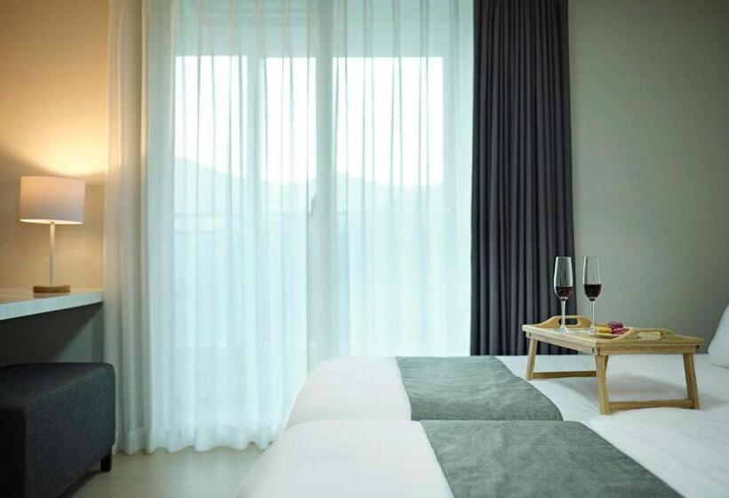 Отель Geoje Leein Stay