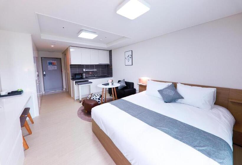 Отель Geoje Leein Stay
