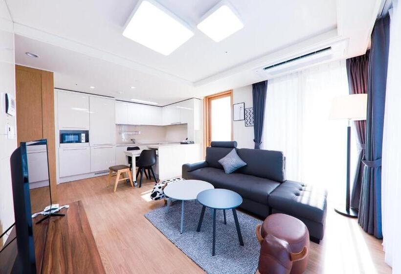 Отель Geoje Leein Stay