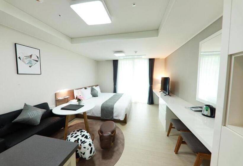 Отель Geoje Leein Stay