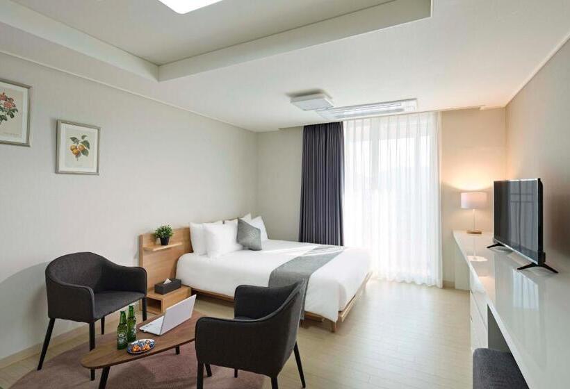 Отель Geoje Leein Stay