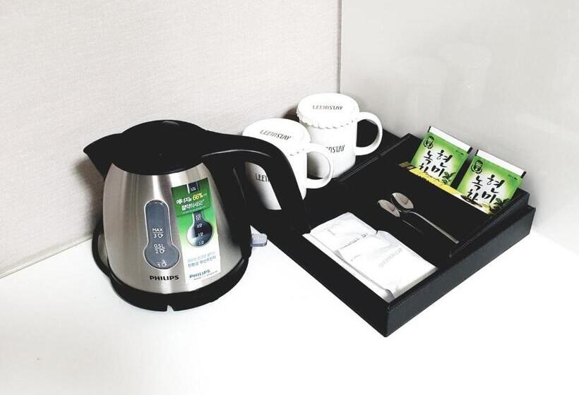 Отель Geoje Leein Stay