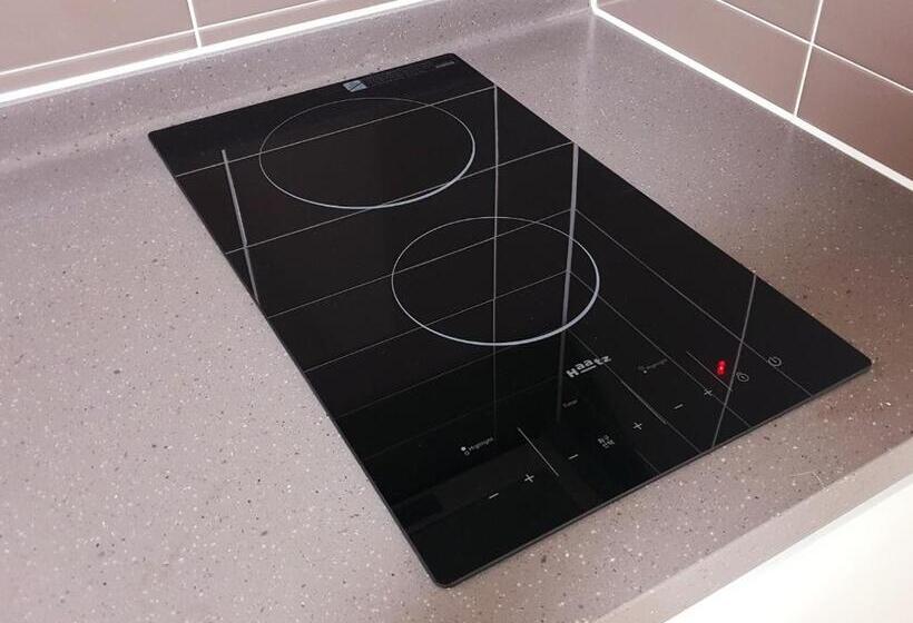 Отель Geoje Leein Stay