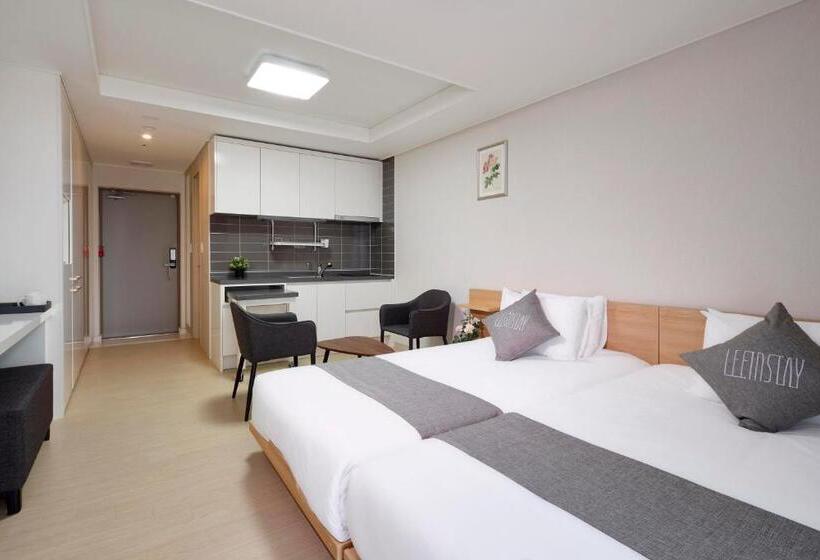 Отель Geoje Leein Stay