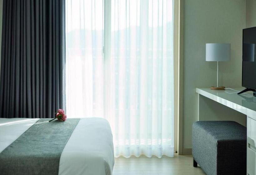 Отель Geoje Leein Stay