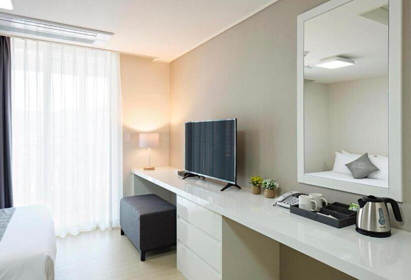 Отель Geoje Leein Stay