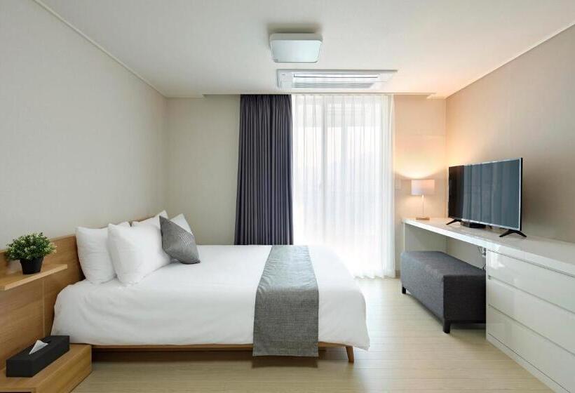 Отель Geoje Leein Stay