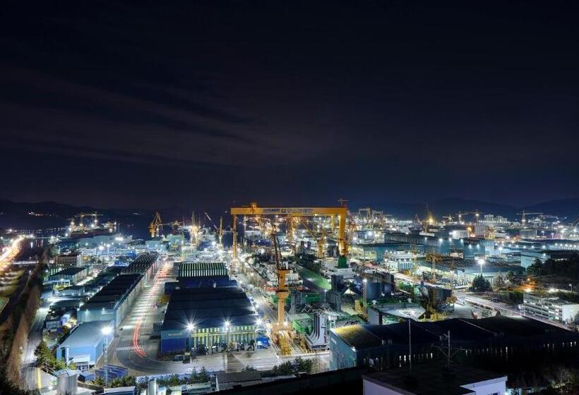 Отель Geoje Leein Stay