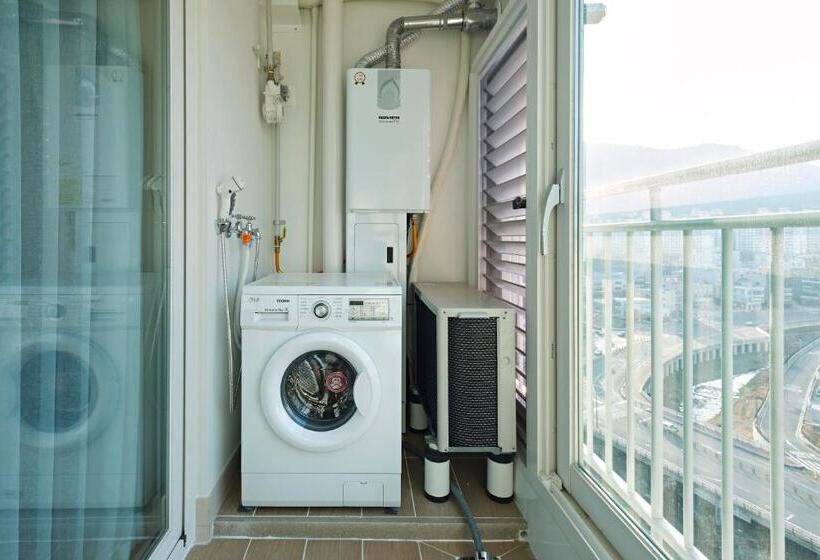 Отель Geoje Leein Stay