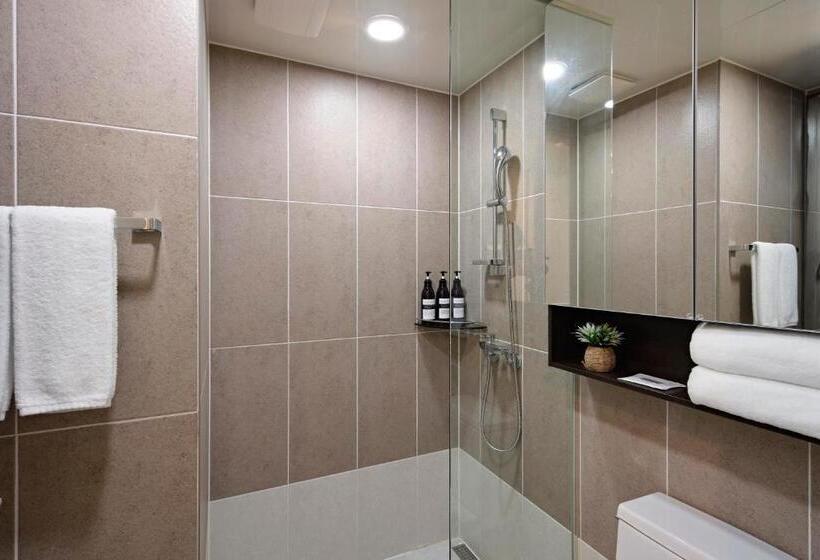 Отель Geoje Leein Stay