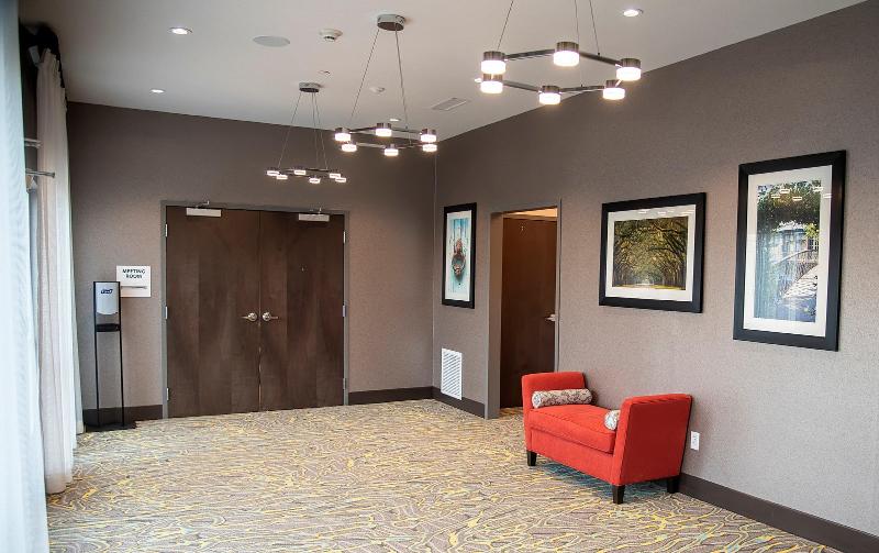 Отель Holiday Inn & Suites Savannah Airport Pooler, An Ihg