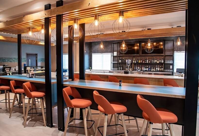 Отель Holiday Inn & Suites Savannah Airport Pooler, An Ihg