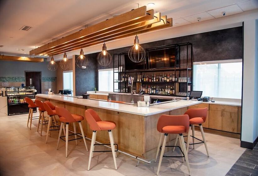 Отель Holiday Inn & Suites Savannah Airport Pooler, An Ihg