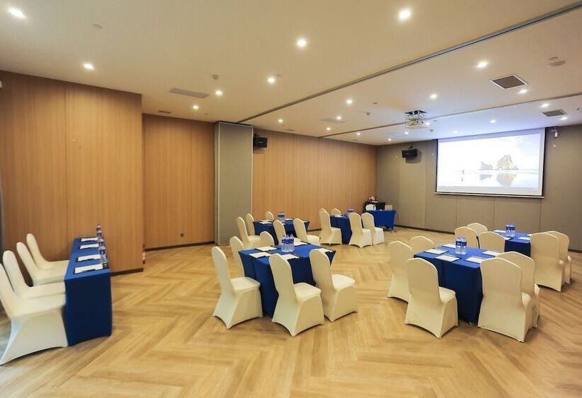 호텔 Holiday Inn Express Shanghai Xuhui Binjiang By Ihg